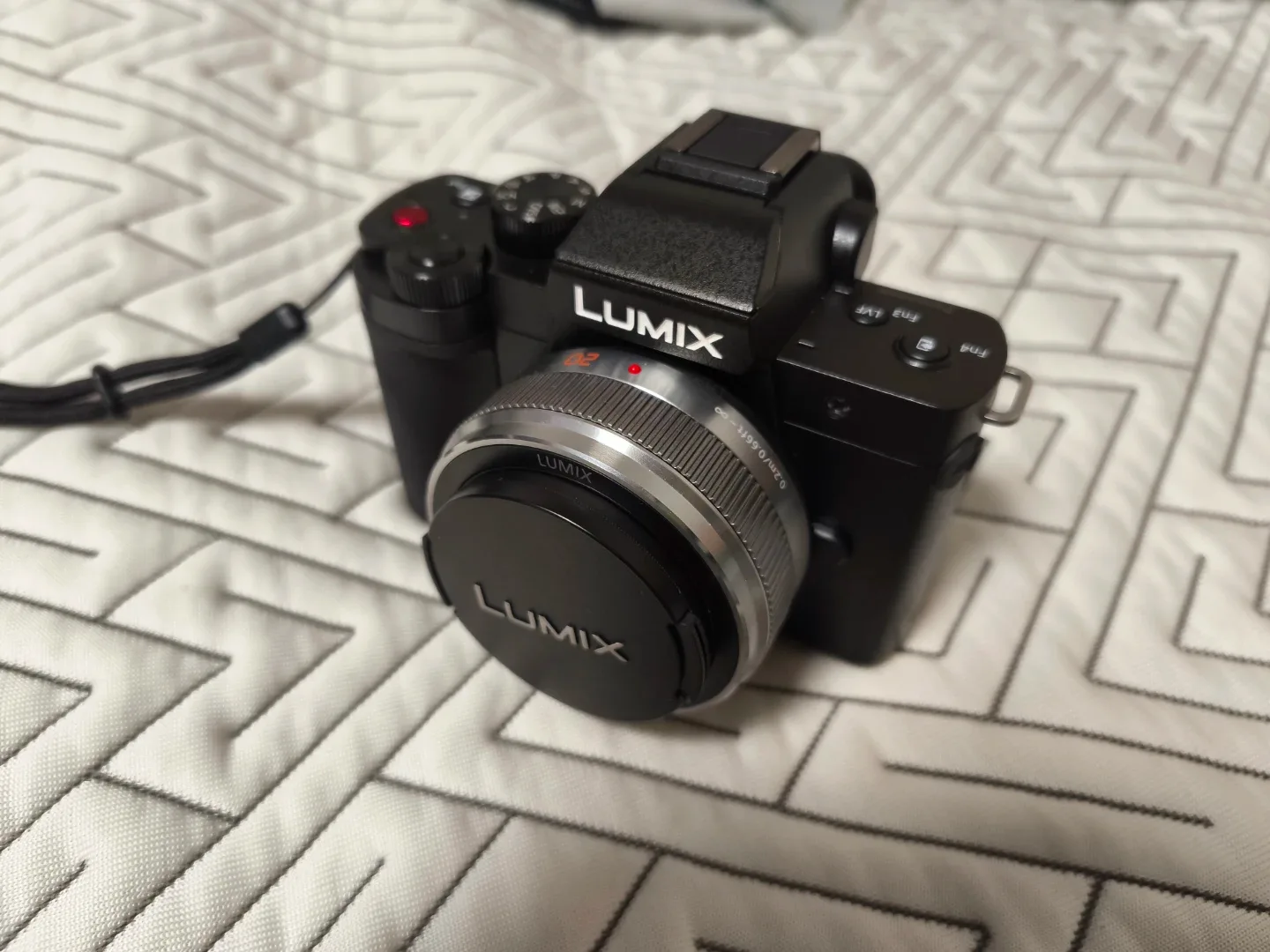 파나소닉 루믹스 G100D(카메라) + 20mm F1.7 mark2 (축복렌즈)
