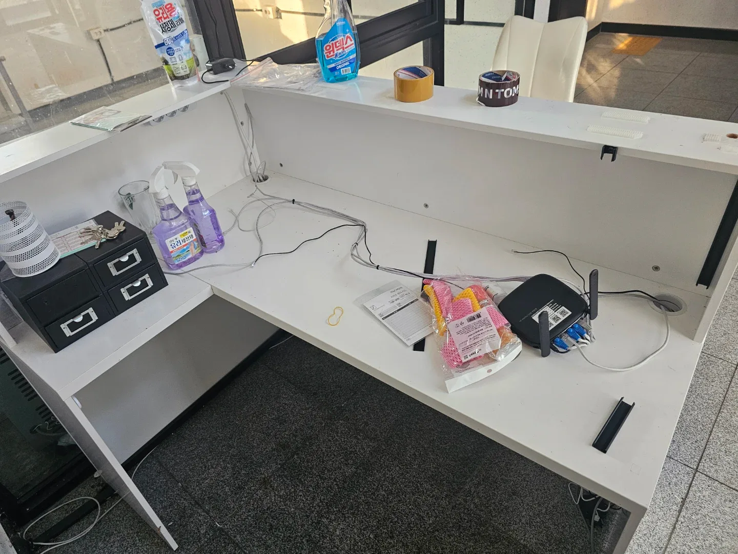 이케아 스타일 화이트 사무용 책상