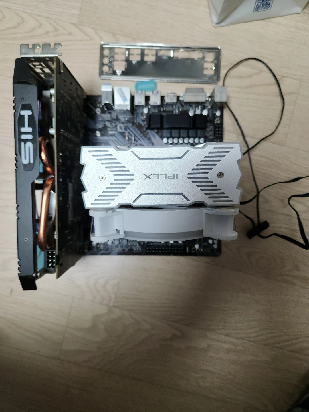 HIS 그래픽카드+IPLEX 쿨러+GIGABYTE 메인보드