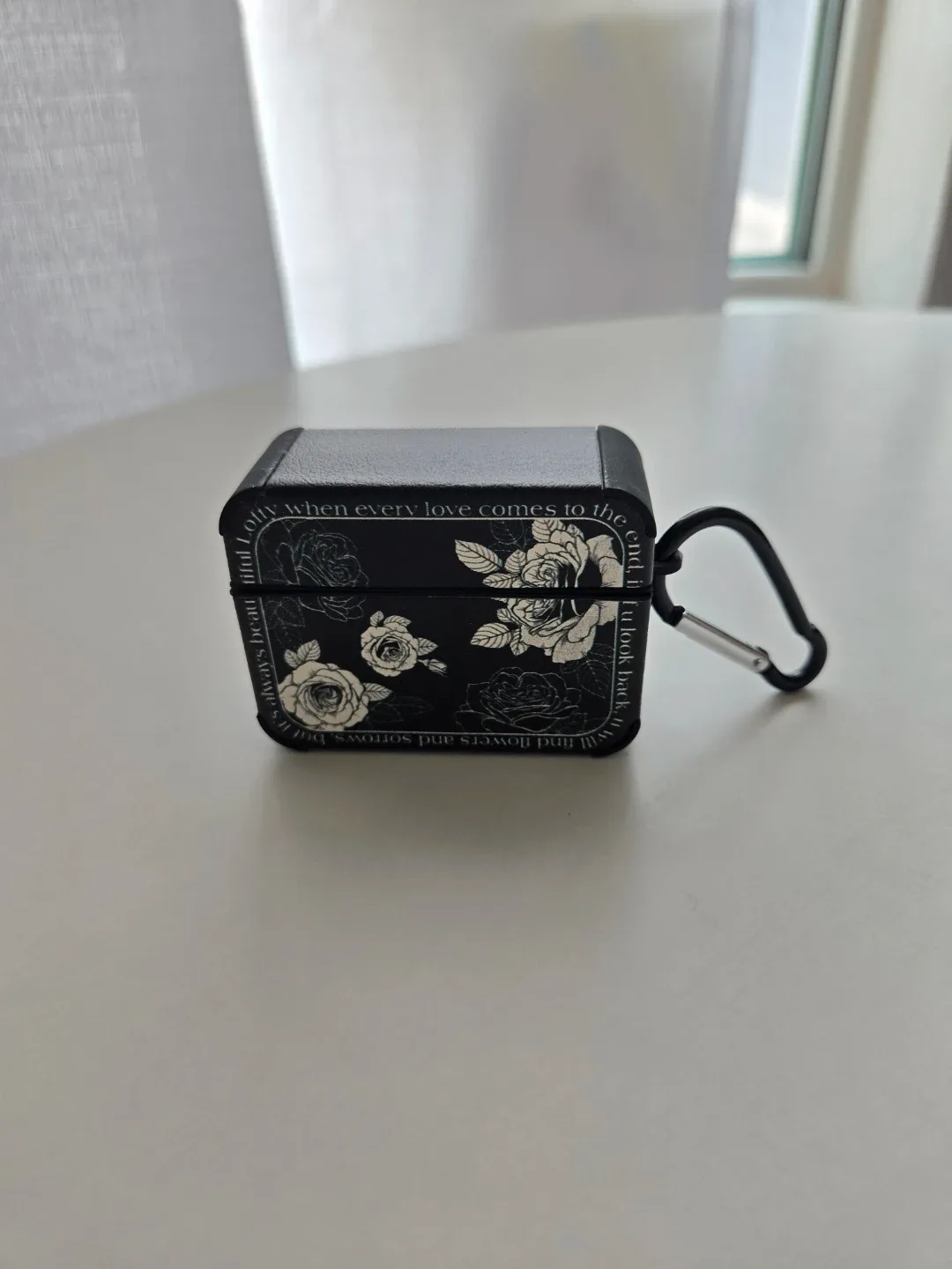 에어팟 케이스 검정색 꽃무늬