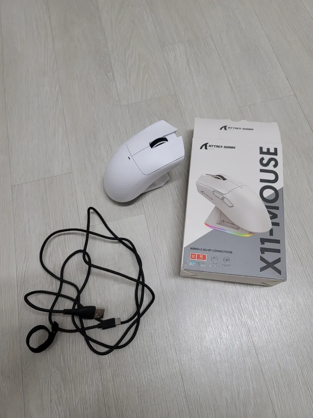 어택샤크 X11 무선 게이밍 마우스 화이트