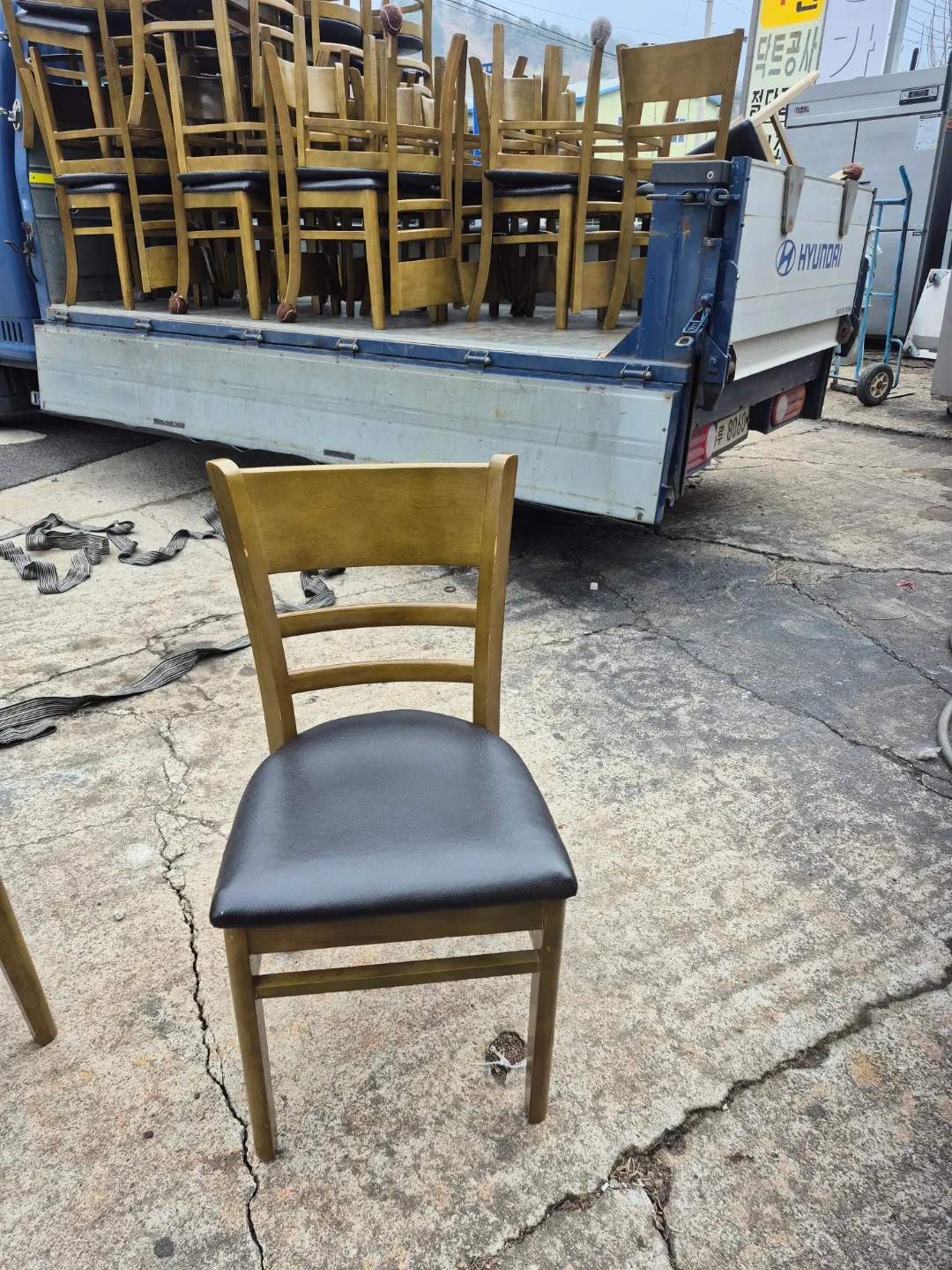 원목 체어 블랙 시트 업소용 의자