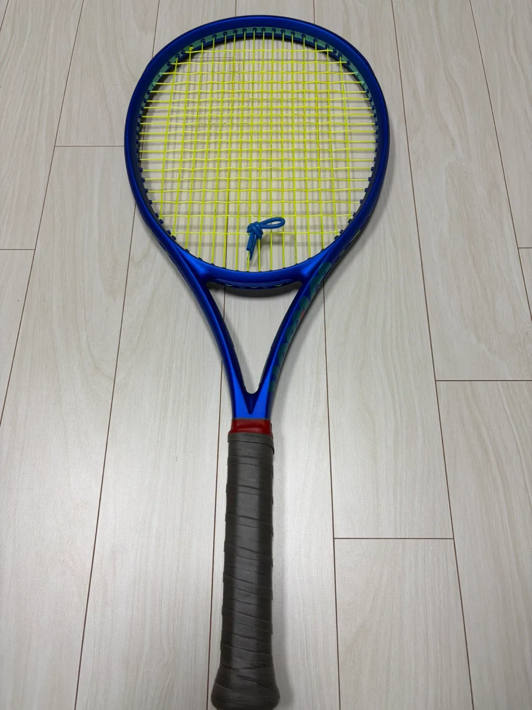2025 윌슨 울트라 V5 280g 2그립 테니스 라켓 판매합니다. (3회 사용 S급)