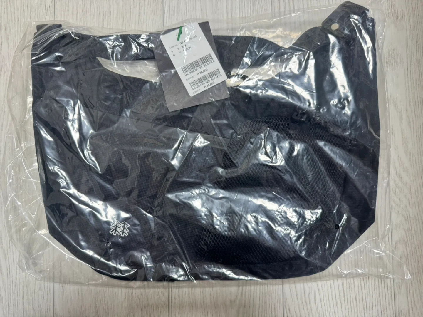 새상품) 코오롱스포츠 반달 크로스 가방