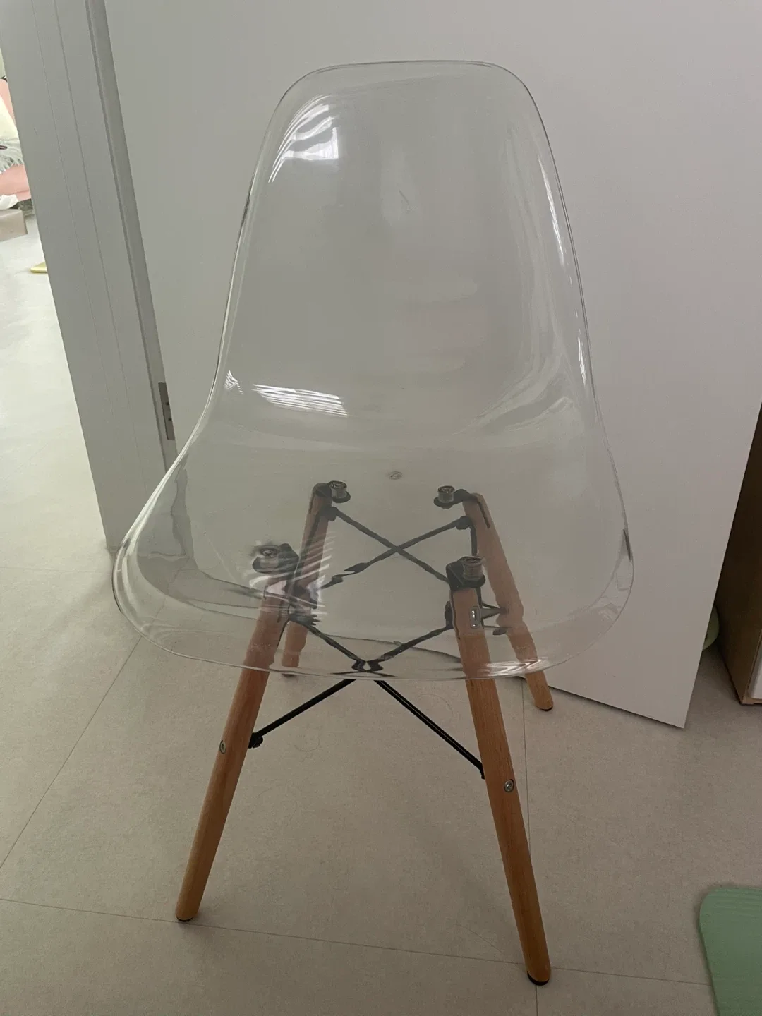 투명 아크릴 에펠의자