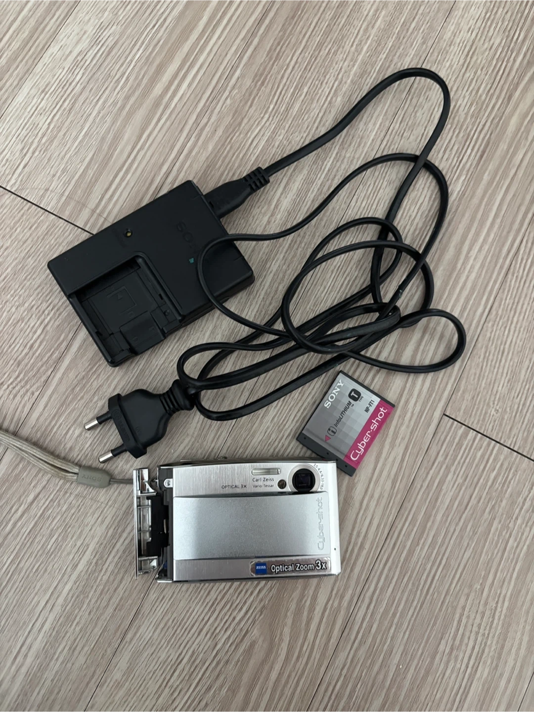 소니 Sony 사이버샷 디지털 카메라 (DSC-T5)