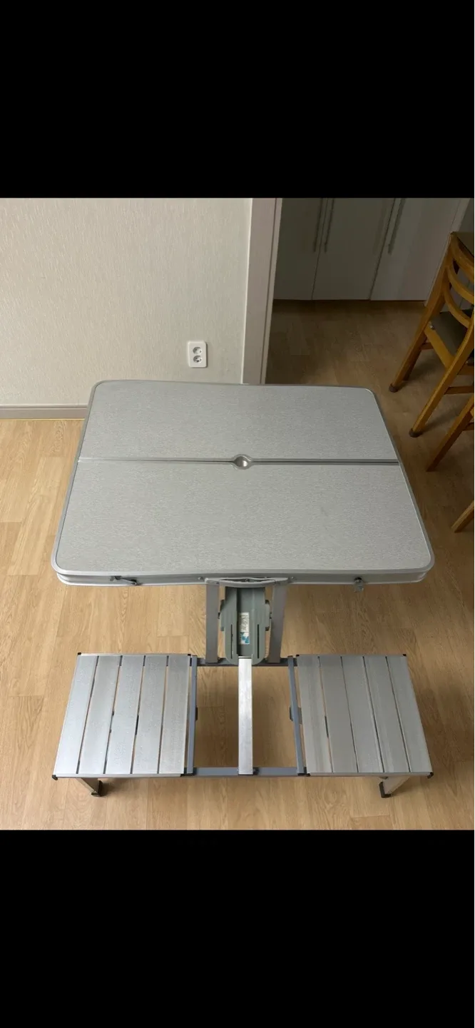 접이식 4인용 캠핑용 테이블 한 번 사용 가격 안 내림