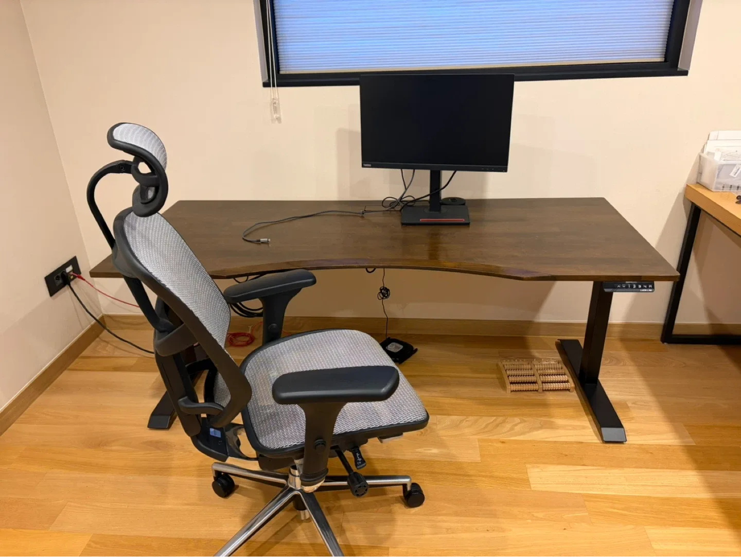 루나랩 높이조절 모션데스크 1200 + 하이엔드 메시 의자