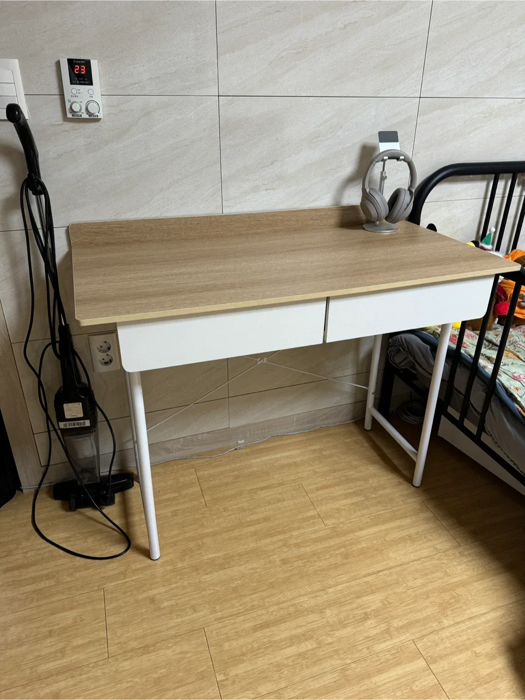 서랍이 있는 책상