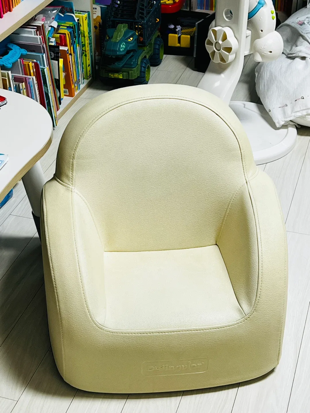 뒹굴러 유아 소파, 리바트 땅콩책상