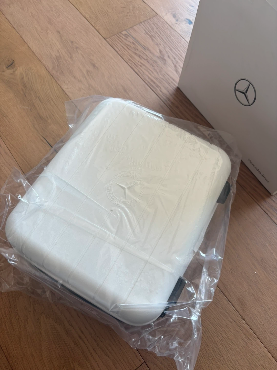 새상품🤍 벤츠 레디백 화이트 여행용 캐리어