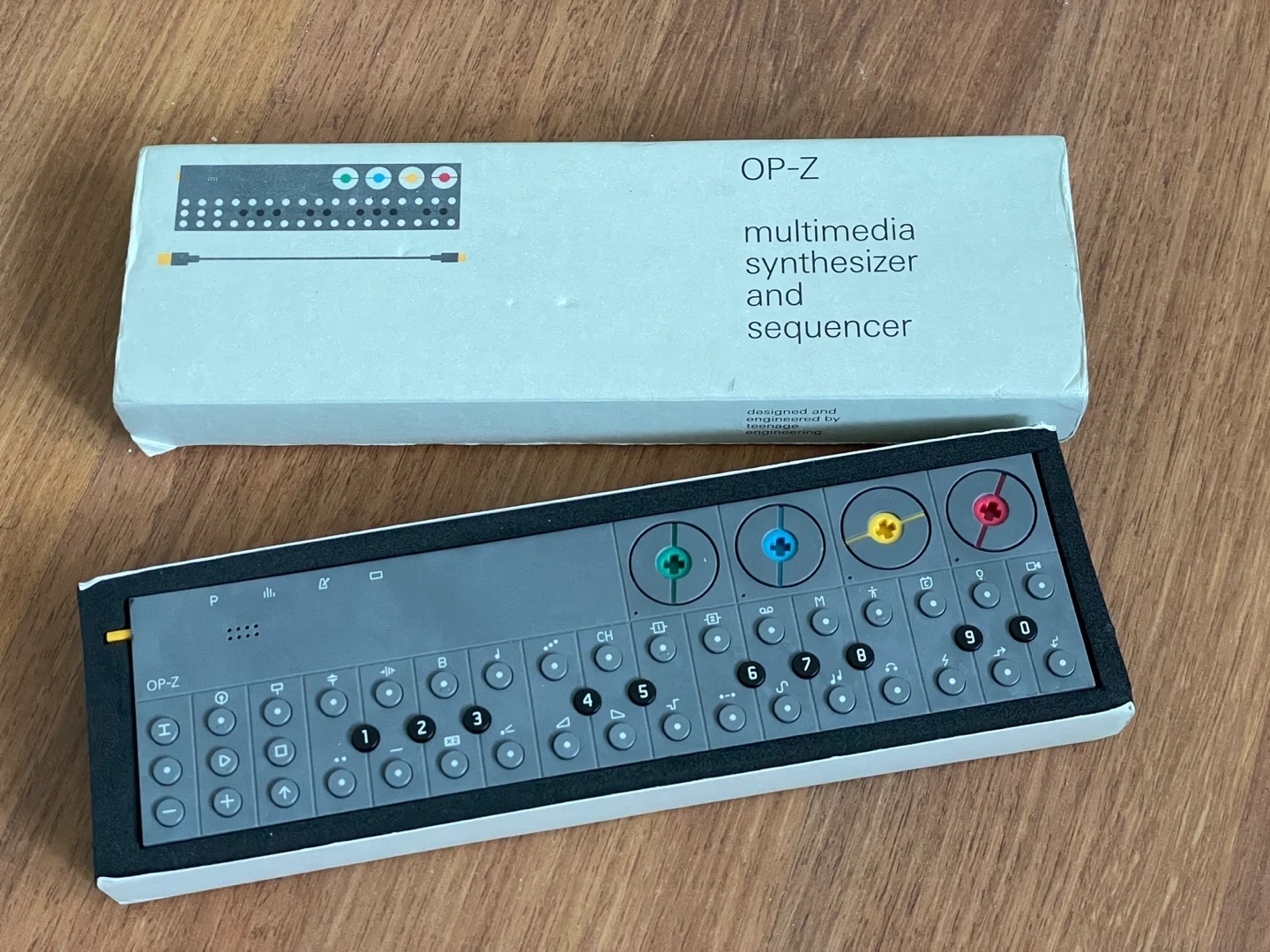 Teenage Engineering OP-Z 멀티미디어 신디사이저