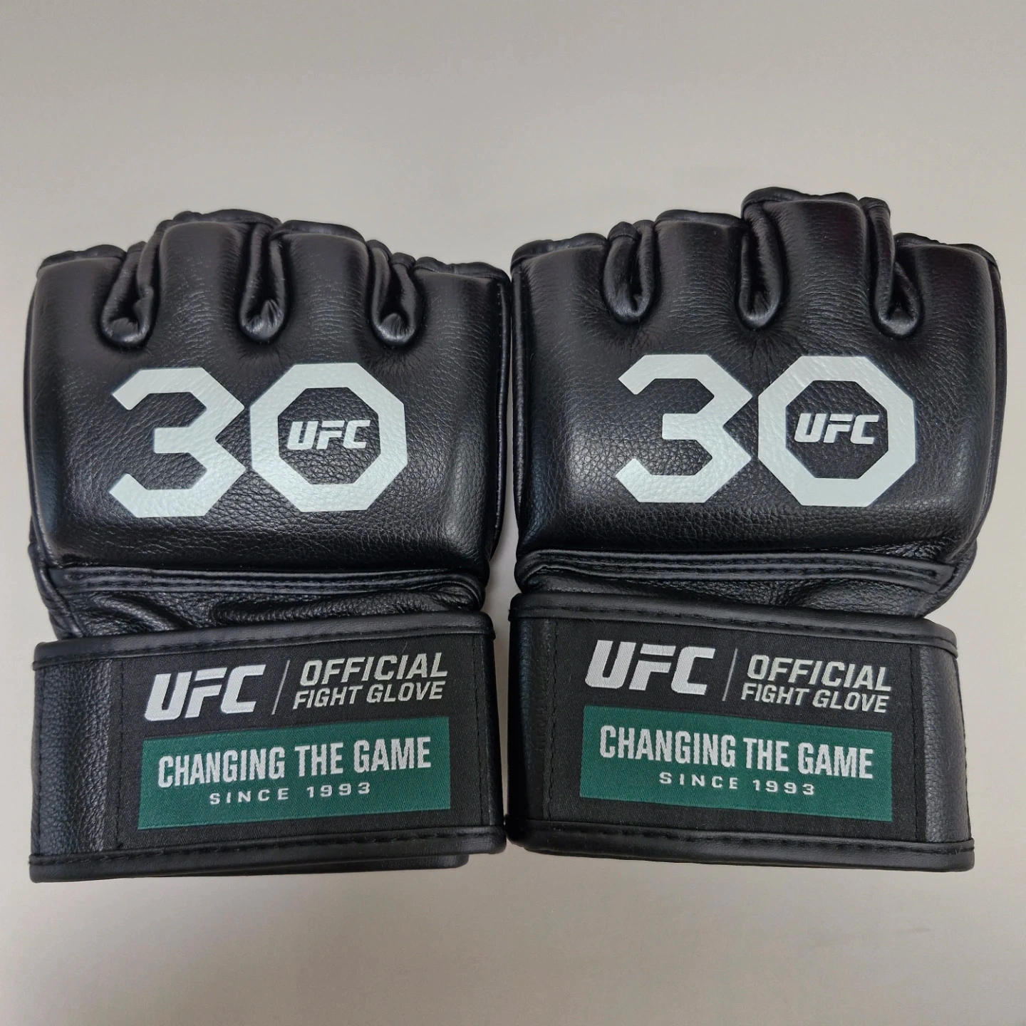 UFC 30주년 기념 MMA 글러브 (미디엄)