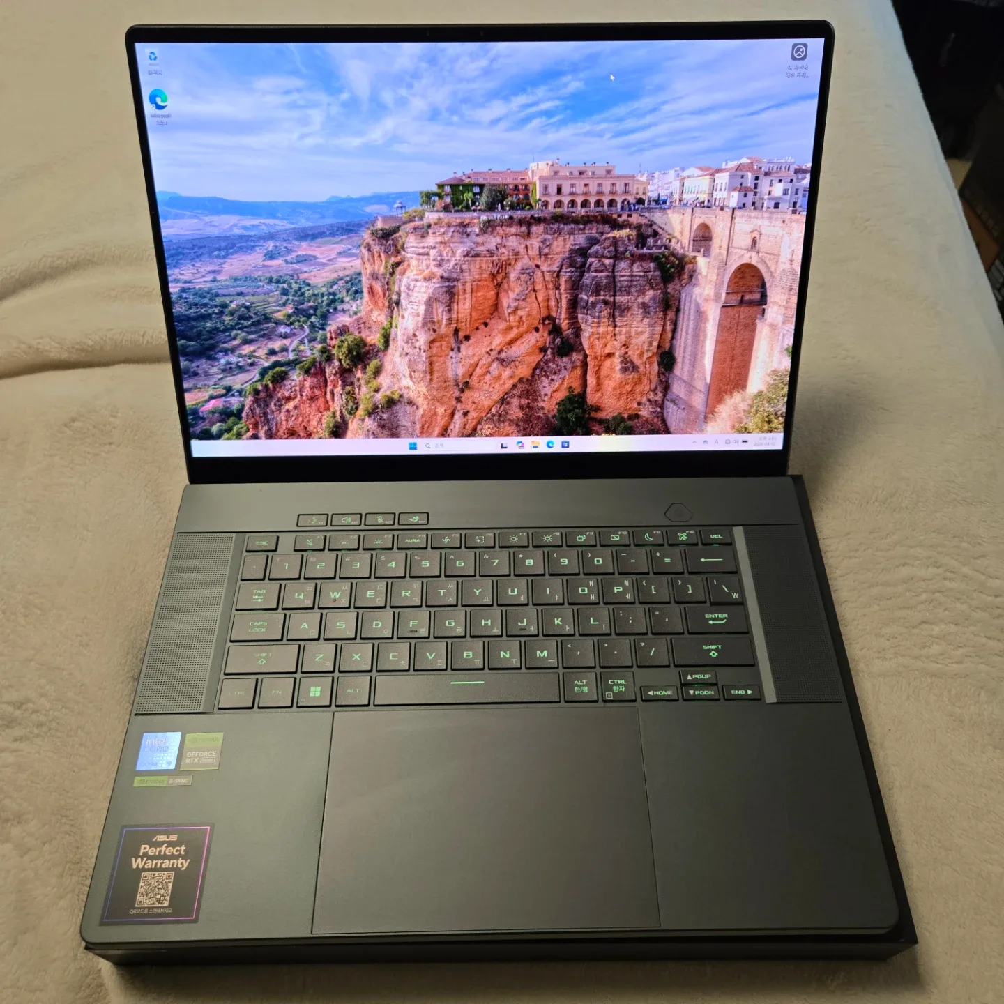 2024 아수스 제피러스 G16 RTX 4070/32GB/1TB A급 게이밍 노트북 팝니다