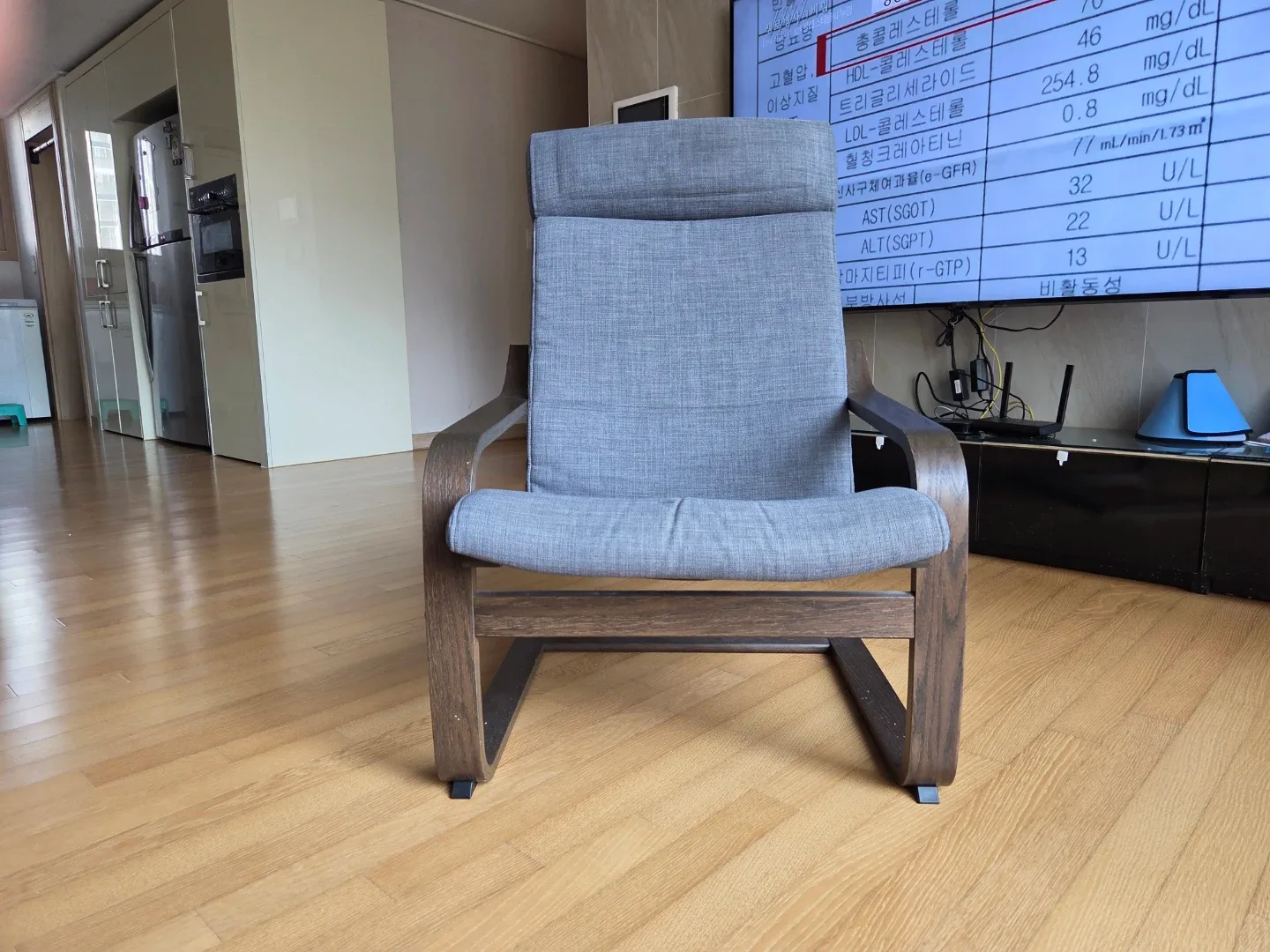 이케아 포엥 암체어