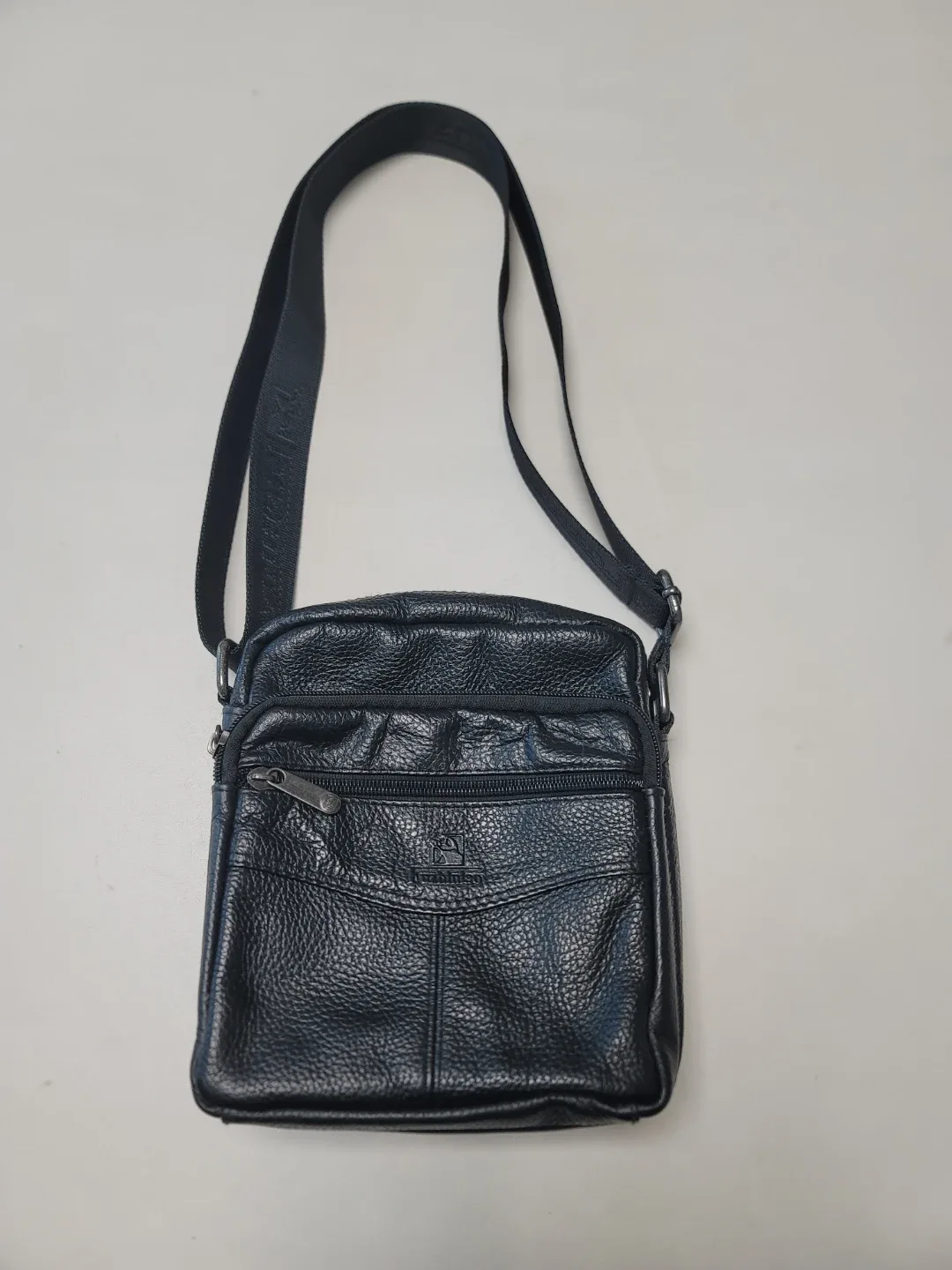 블랙 가죽 크로스백