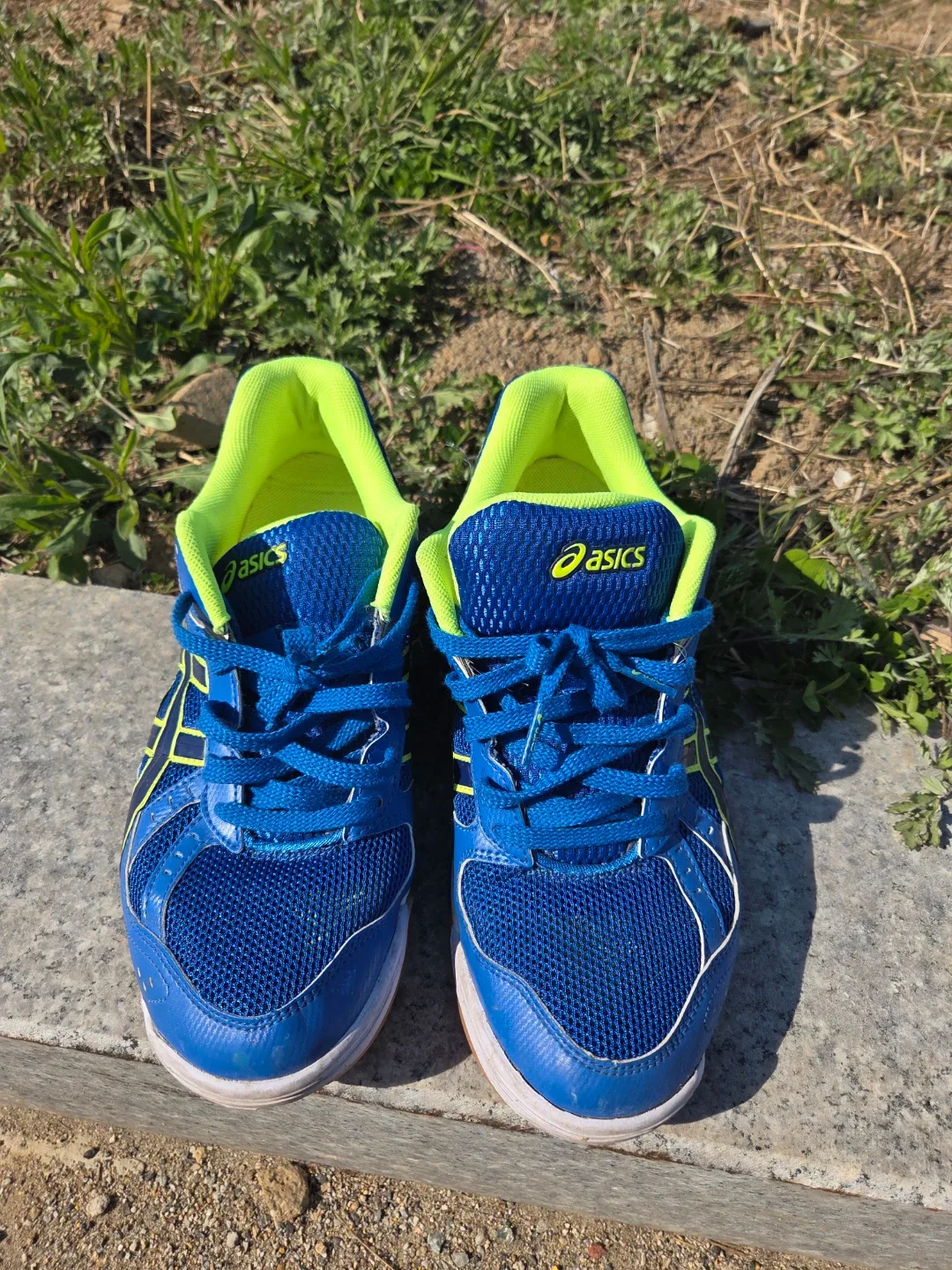 아식스 운동화 270mm 약간 작게 나와서 265가 잘맞습니다 .