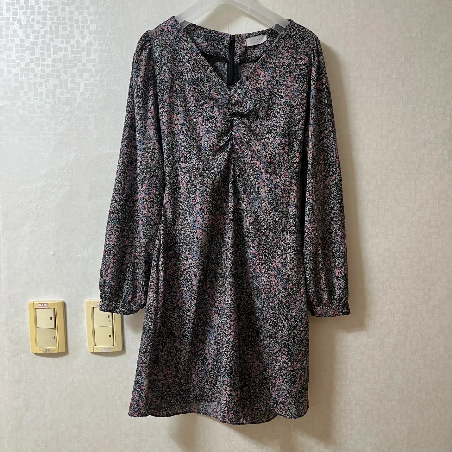 블랙브이넥꽃원피스