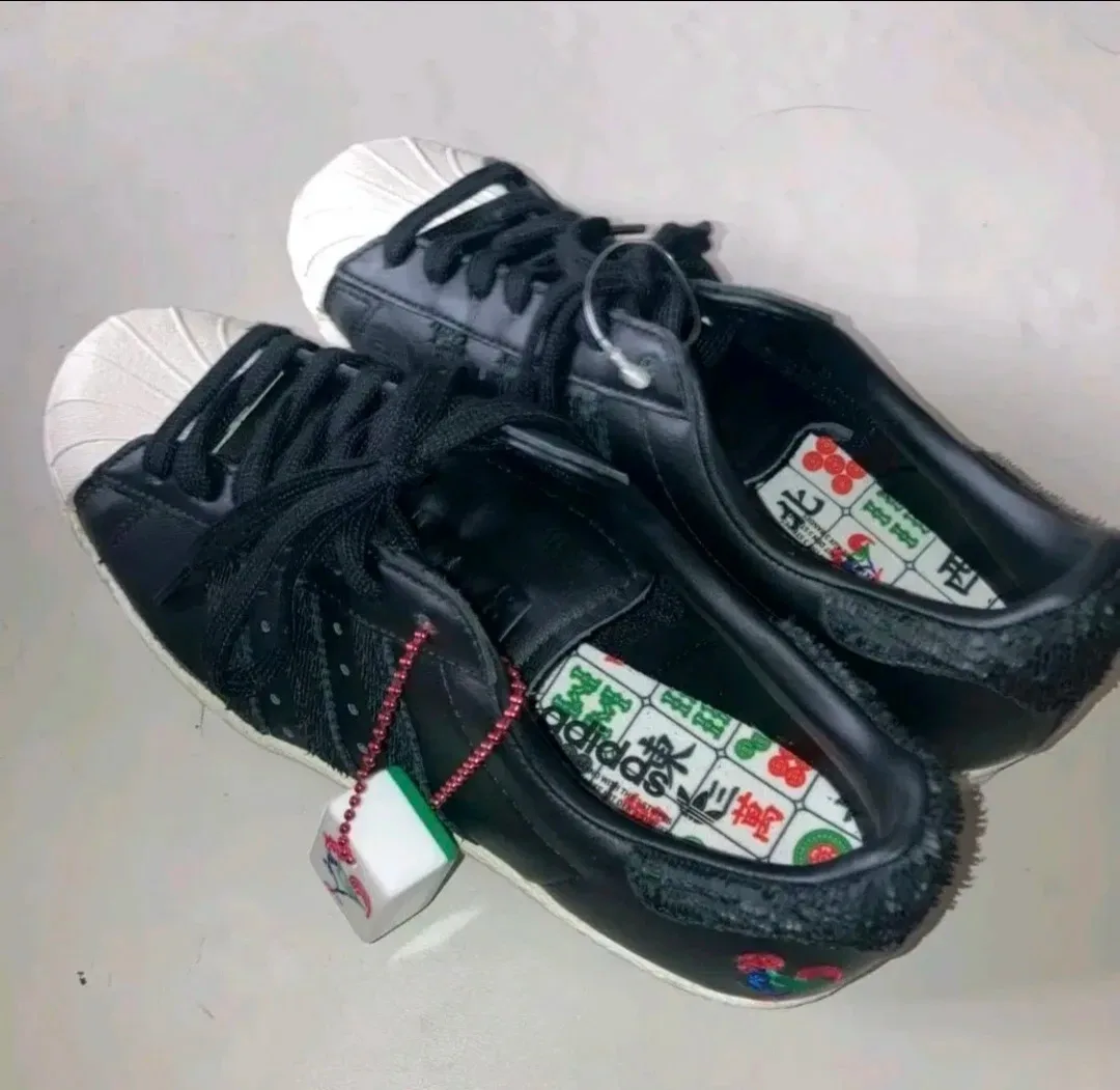 ⭐️새상품⭐️아디다스 슈퍼스타 80scny리미티드 에디션 신발 230