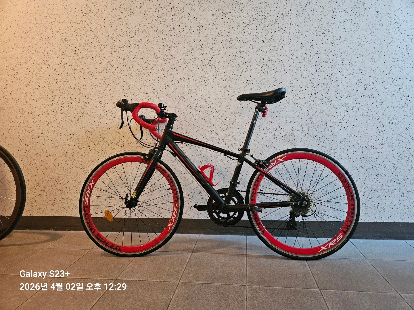블랙/레드 로드 자전거