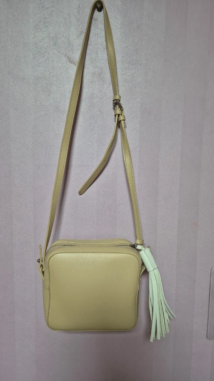 미닛뮤트 베이지 태슬 크로스백