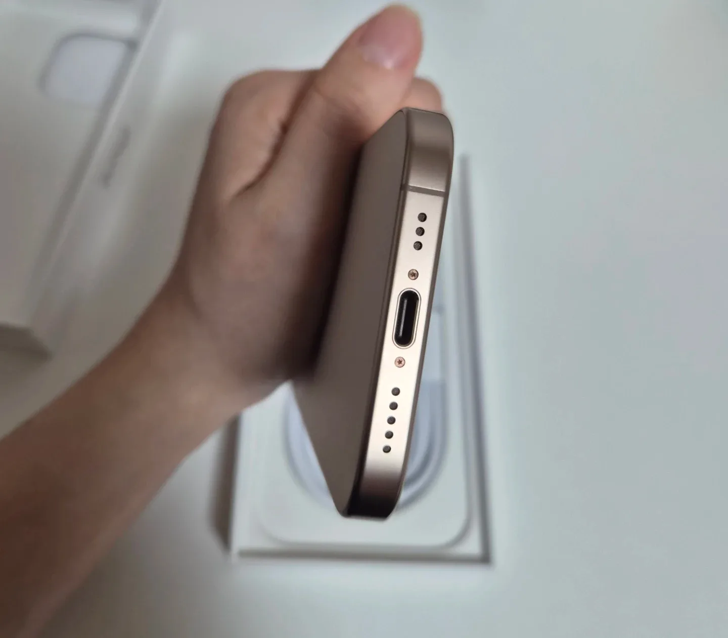 아이폰 16 Pro 데저트 티타늄 128GB (S급)