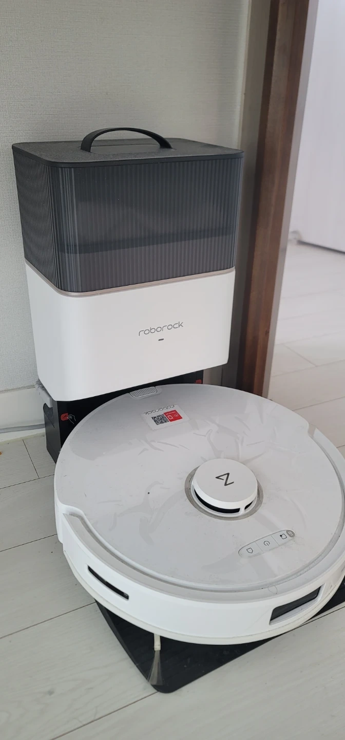로보락 Q8 Max Plus 거의 새상품 (2회 사용)
