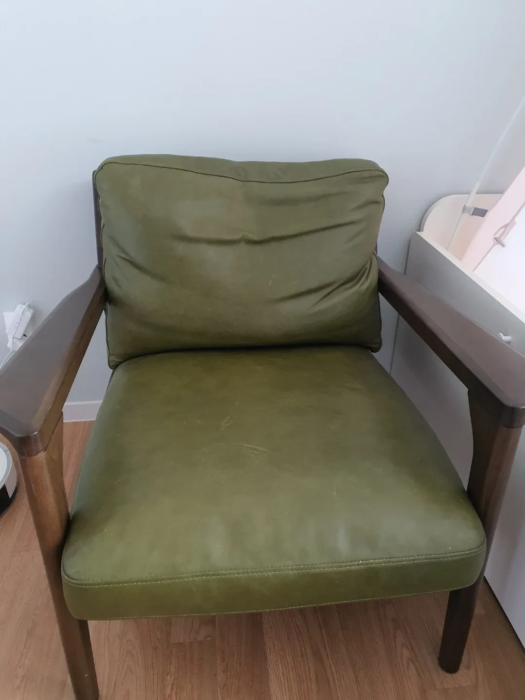 김석원 갤러리 의자