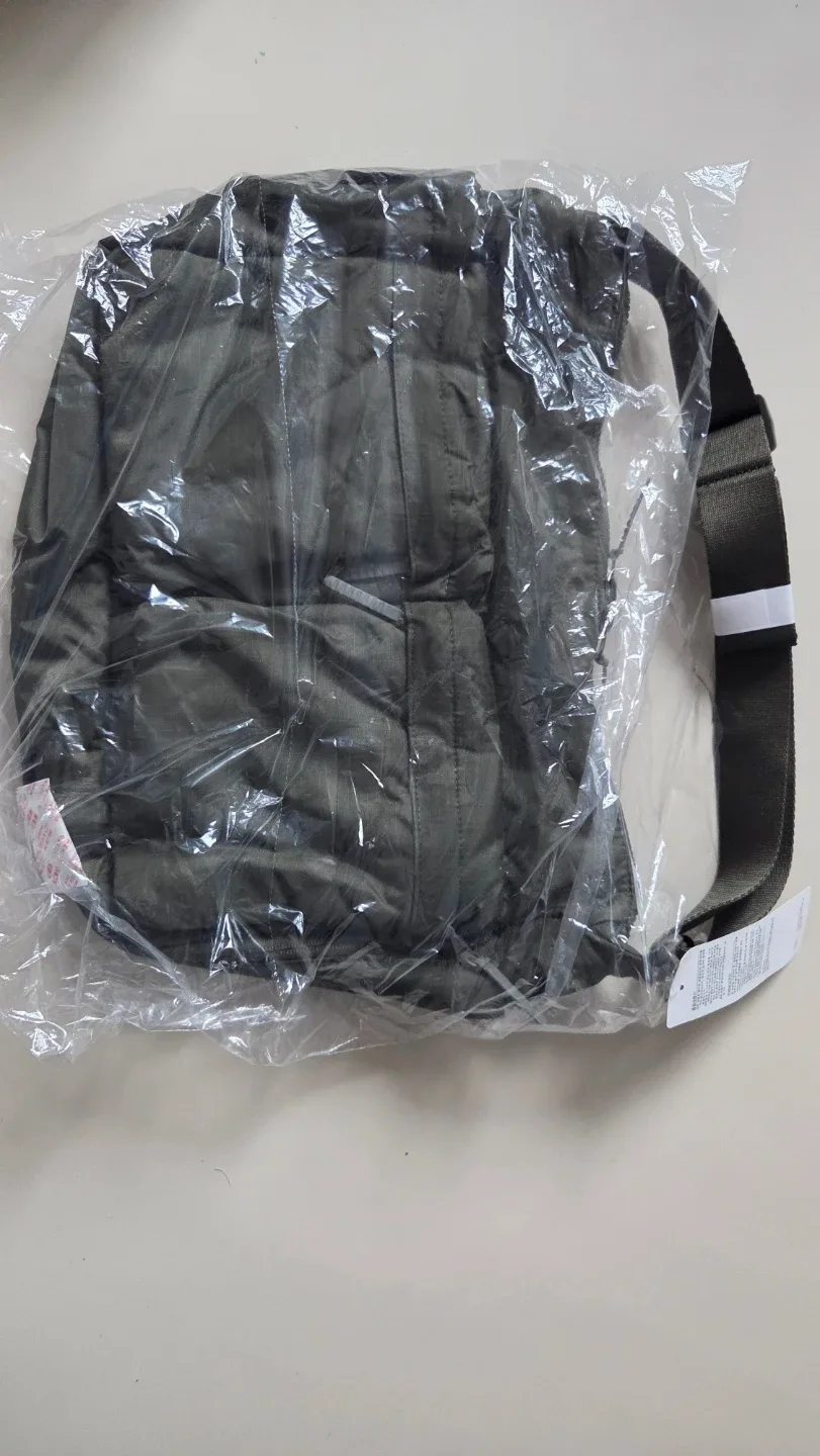 [새제품]유니클로 멀티포켓 숄더백 올리브