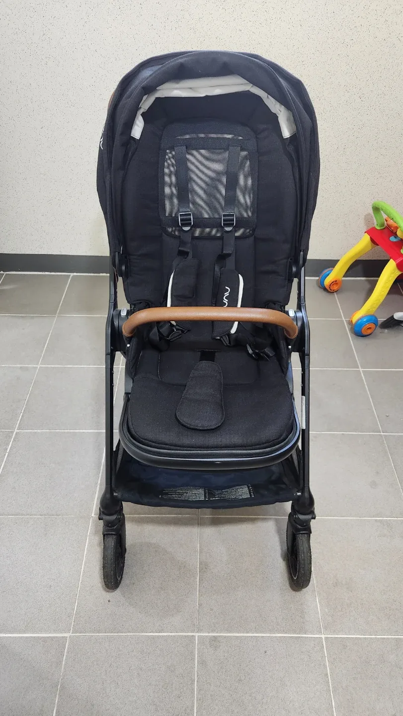 뉴나 트리브 절충형 유모차 팝니다.