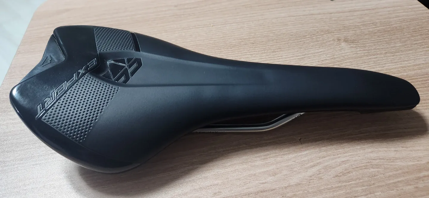 메리다 자전거 EXPERT CC 안장