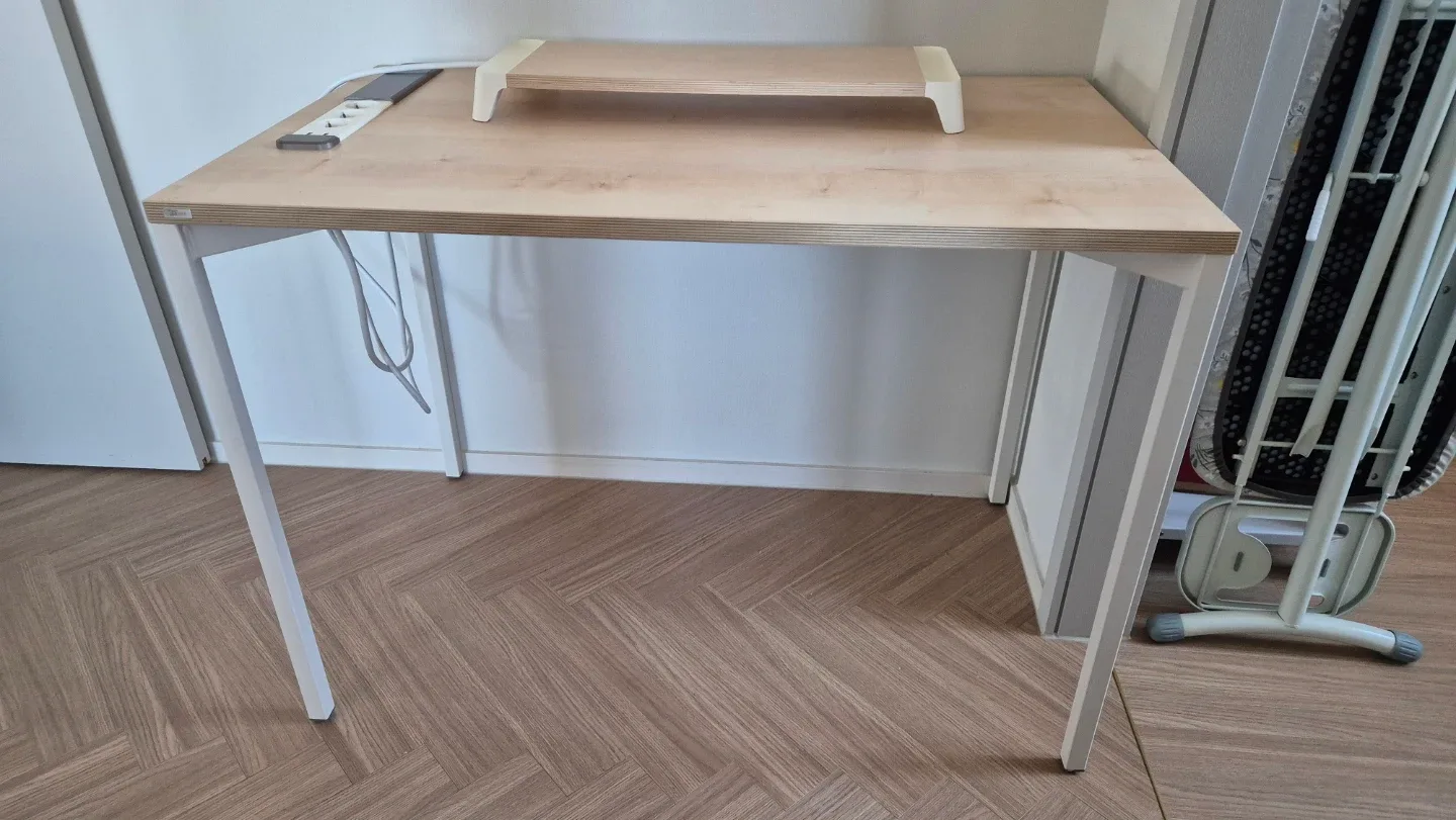 데스커 노트북책상+ 모니터받침  팝니다 (상태최상)