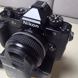 니콘 ZF + 40mmf2 SE 카메라 판매해요