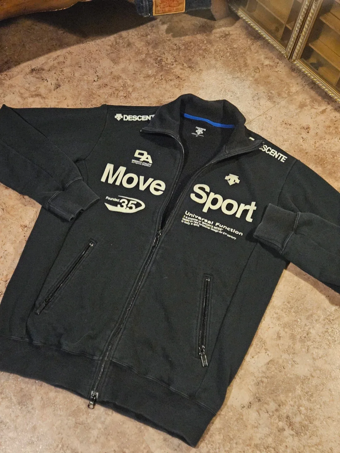 데상트 Move Sport 집업 자켓 블랙