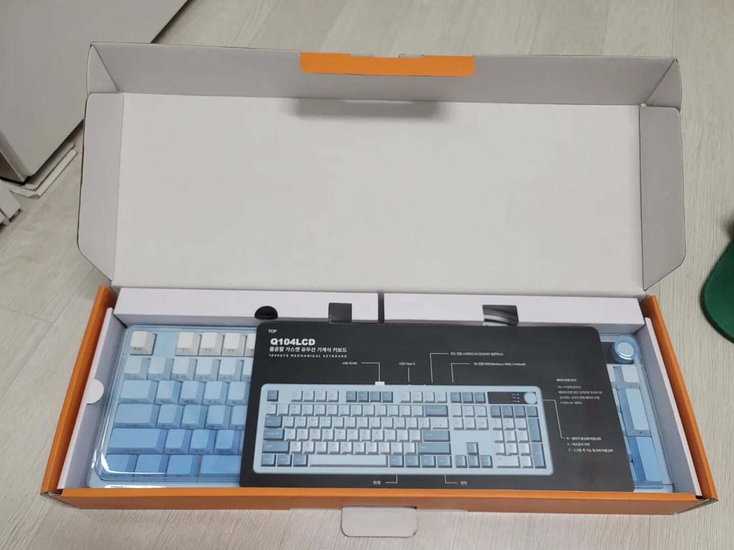 큐센 Q104 LCD 기계식 키보드 블루