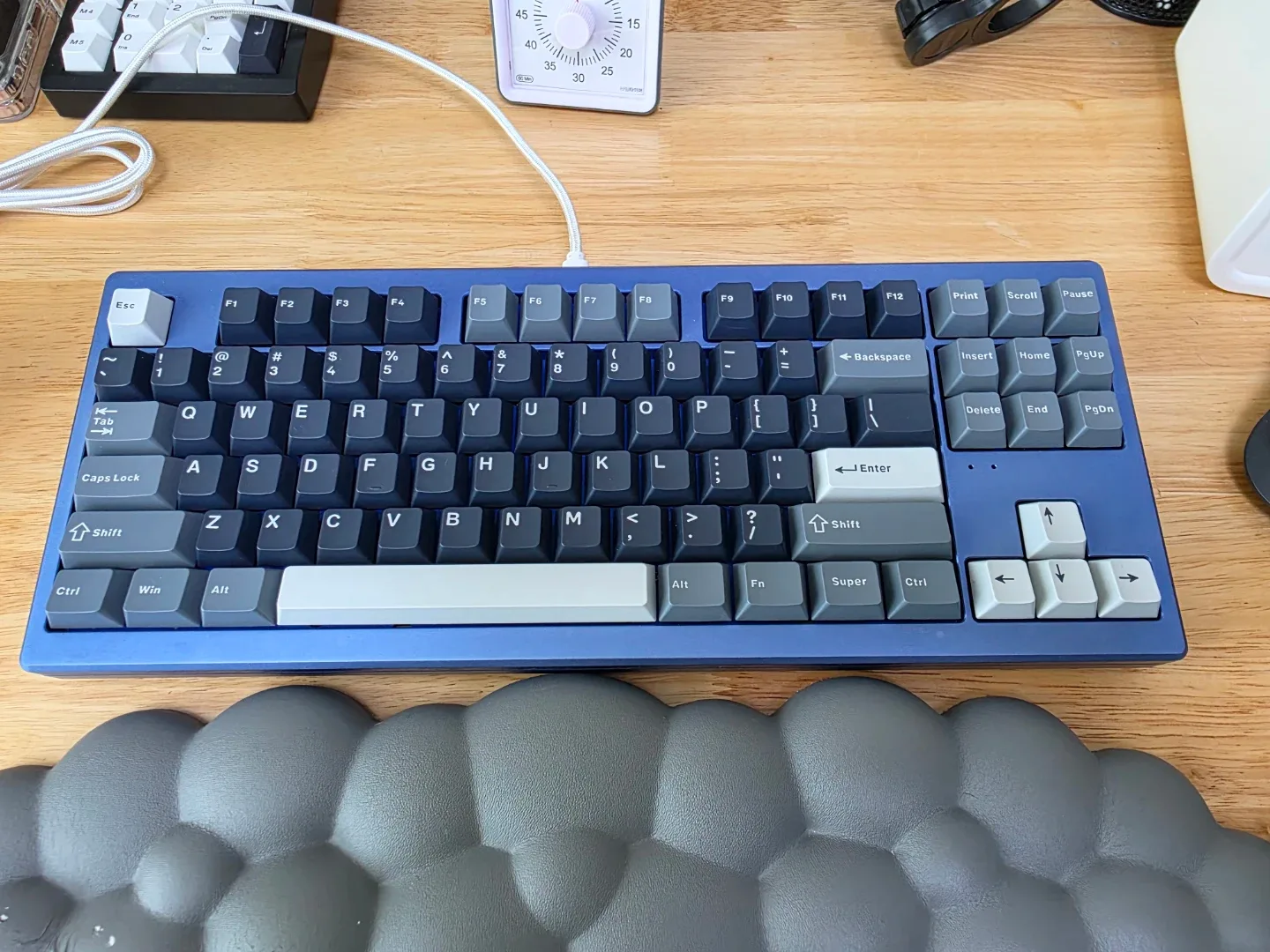 앱코 AR87 CNC 풀 알루미늄 체리키보드