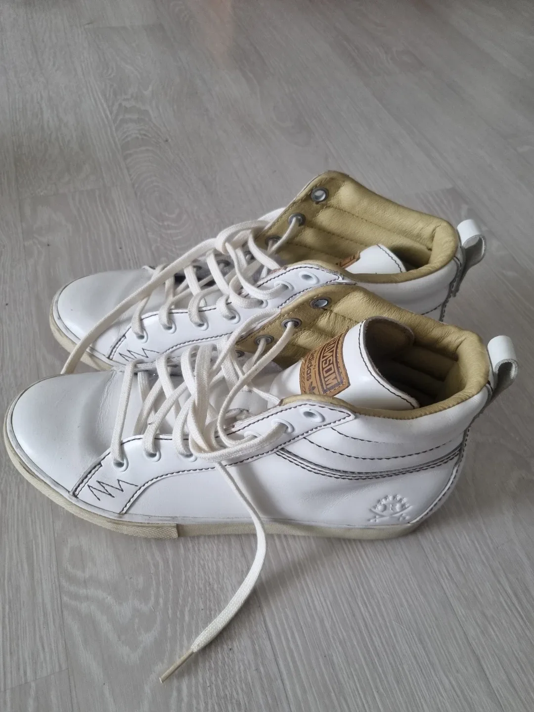 Davidson 흰색 하이탑 운동화