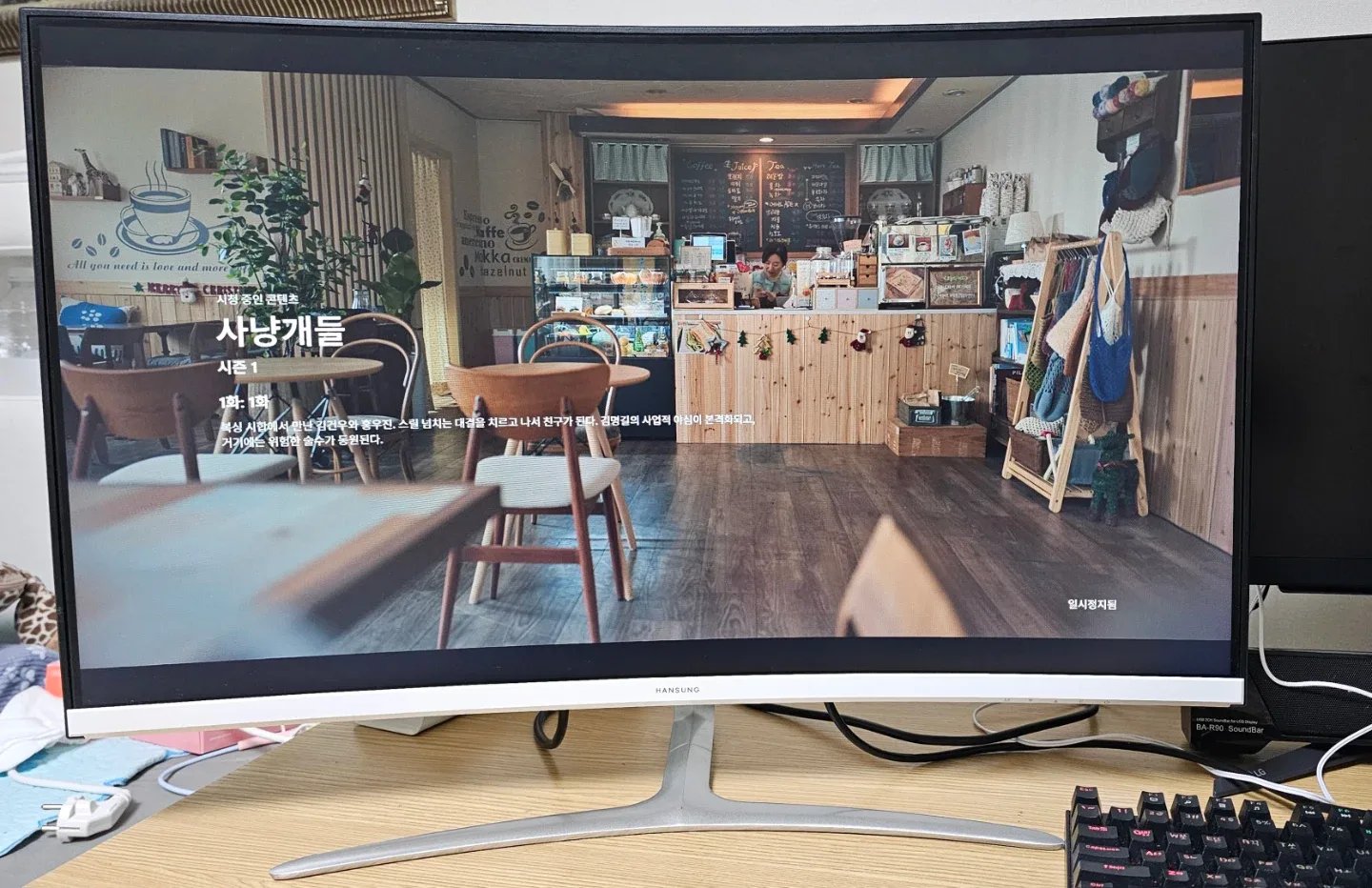 한성 ULTRON 3254C 32인치 커브드 모니터 팝니다.