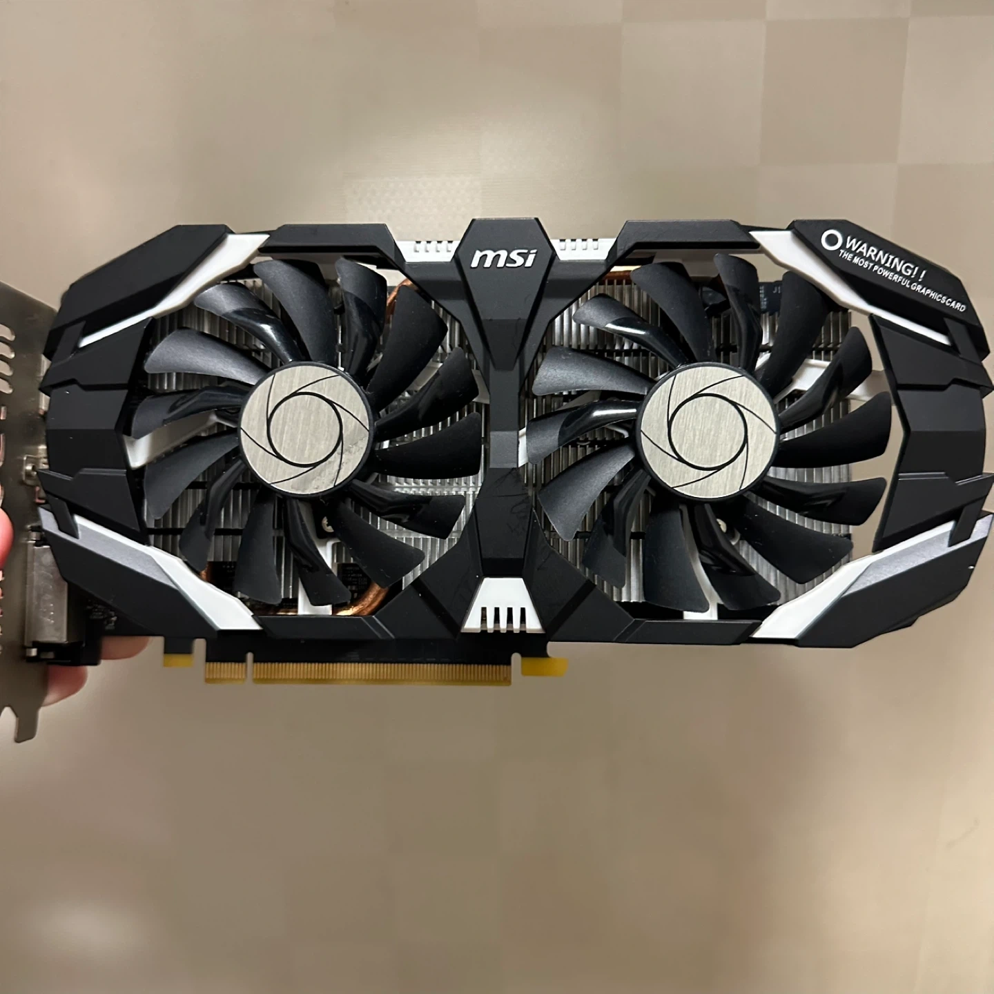 rtx2060 이상급으로 그래픽카드 싸게 구합니다 2팬만사요