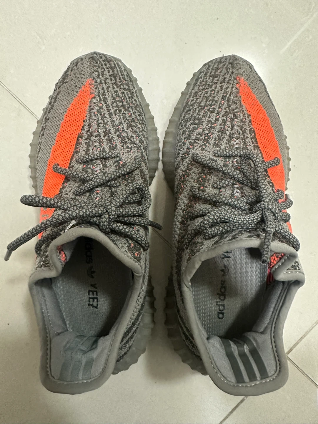 아디다스 이지부스트 350 V2 벨루가