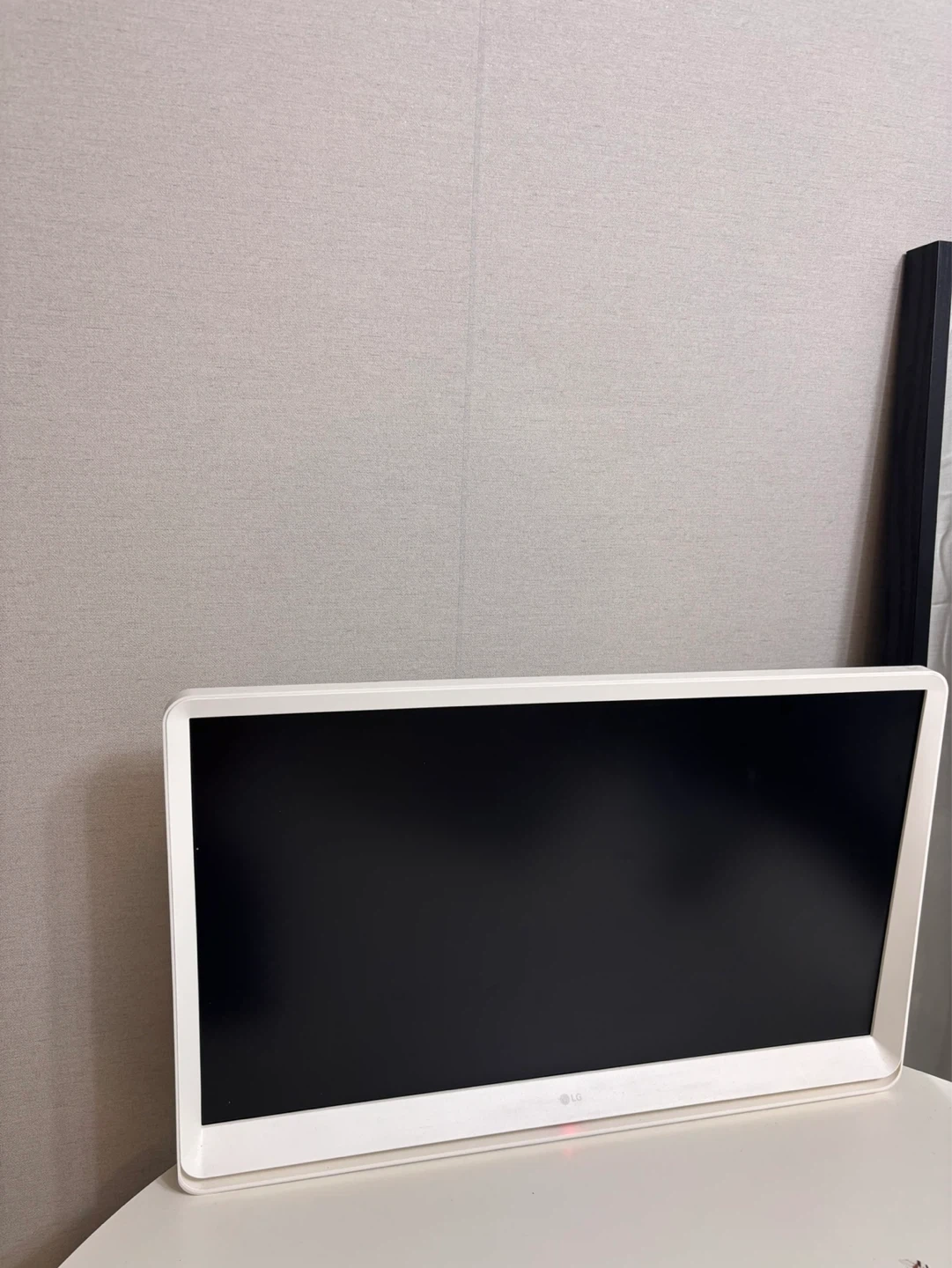 LG 룸앤티미 2세대 27인치 TV / 모니터 받침 거치대 (다른 게시물 참고) 포함
