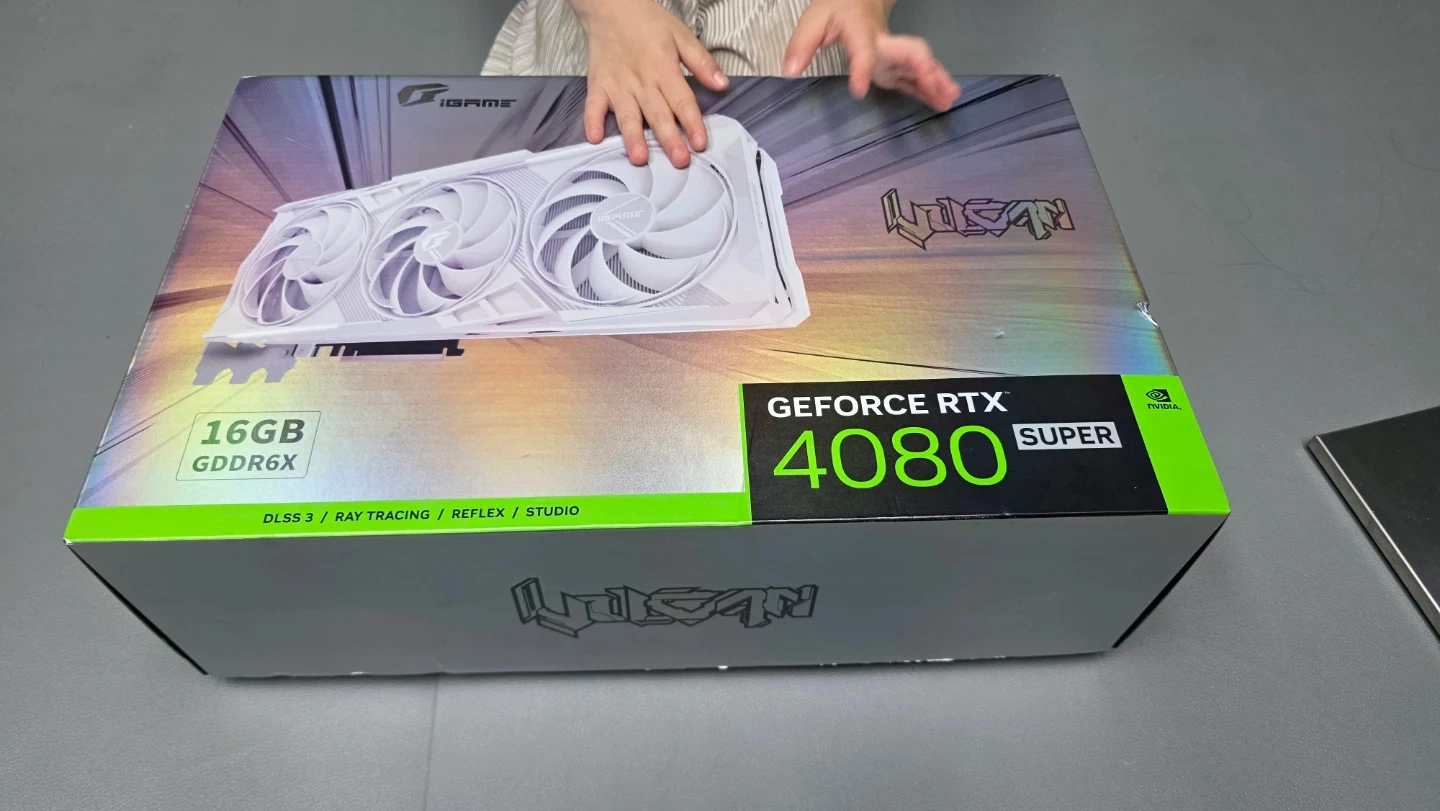 4080super 화이트 불칸 팔아요