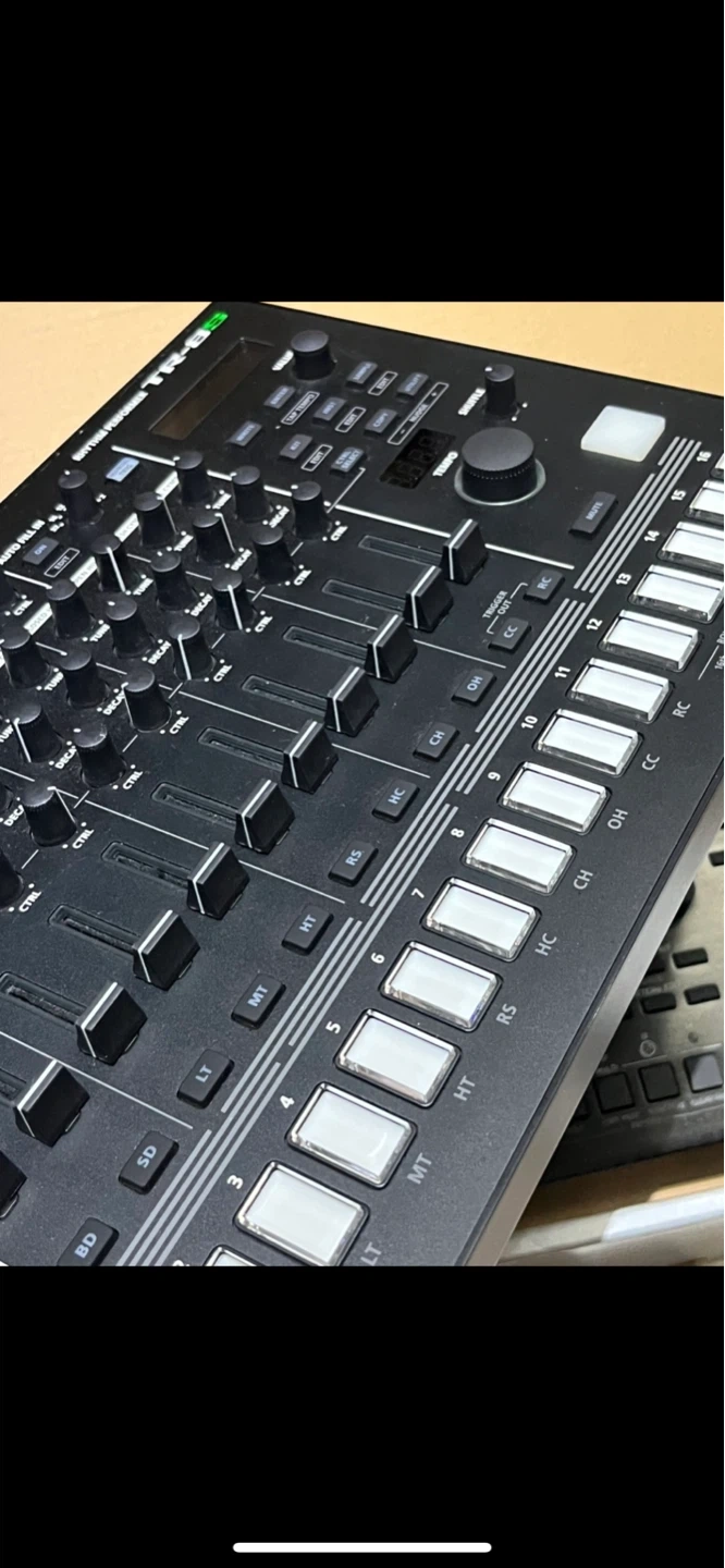 roland tr8s
