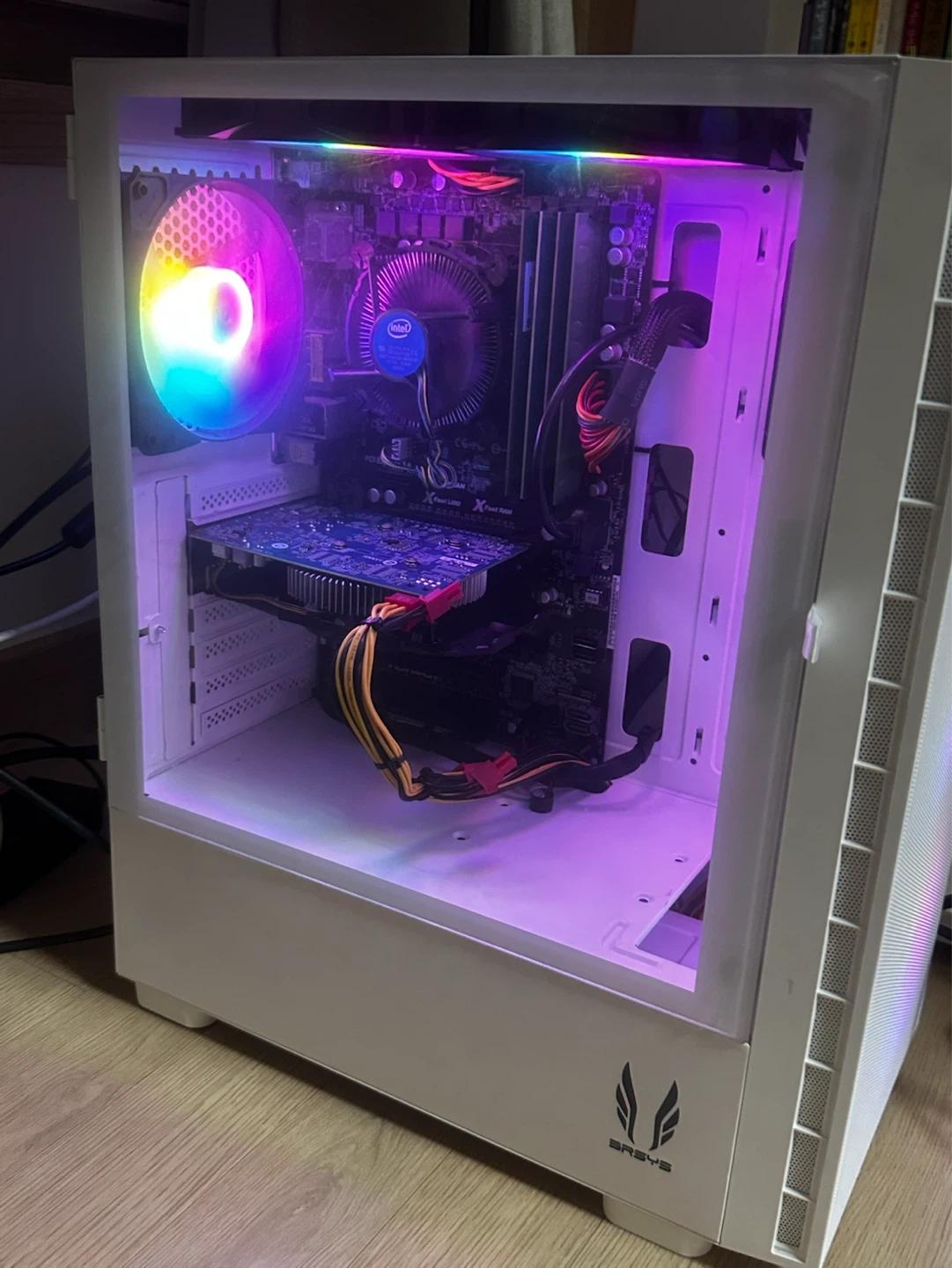 가격내림 피파 롤 pc 본체BRAVOTEC 화이트 PC 인텔 i5-4590 GTX 1660