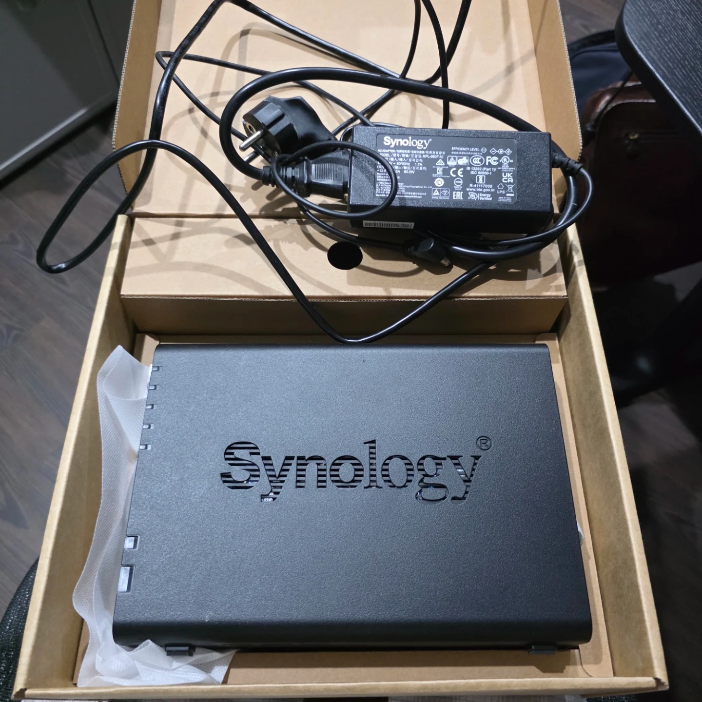 시놀로지 DS220+ NAS (NAS 전용 N300 4TB 하드 2개 포함) 풀박스