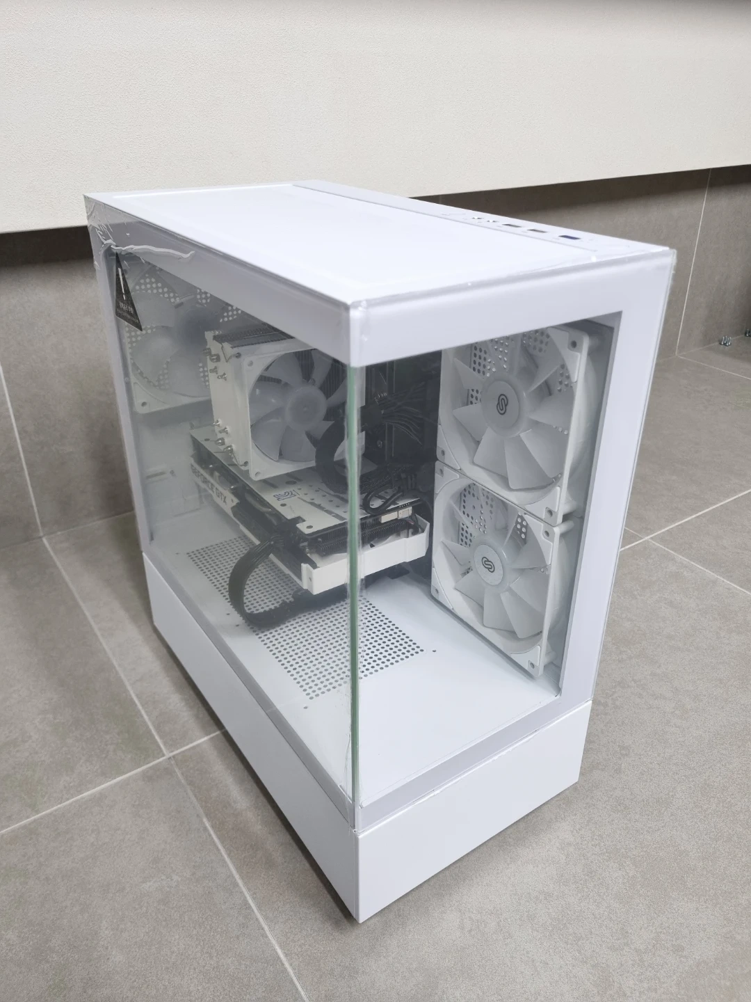 컴퓨터 본체 화이트 어항 PC