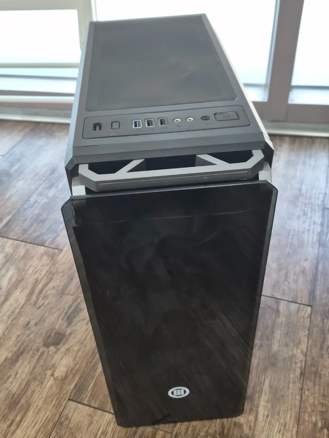 중고데스크탑/라이젠7-3700x/램32/gtx1660super/SSD500GB/HDD2TB