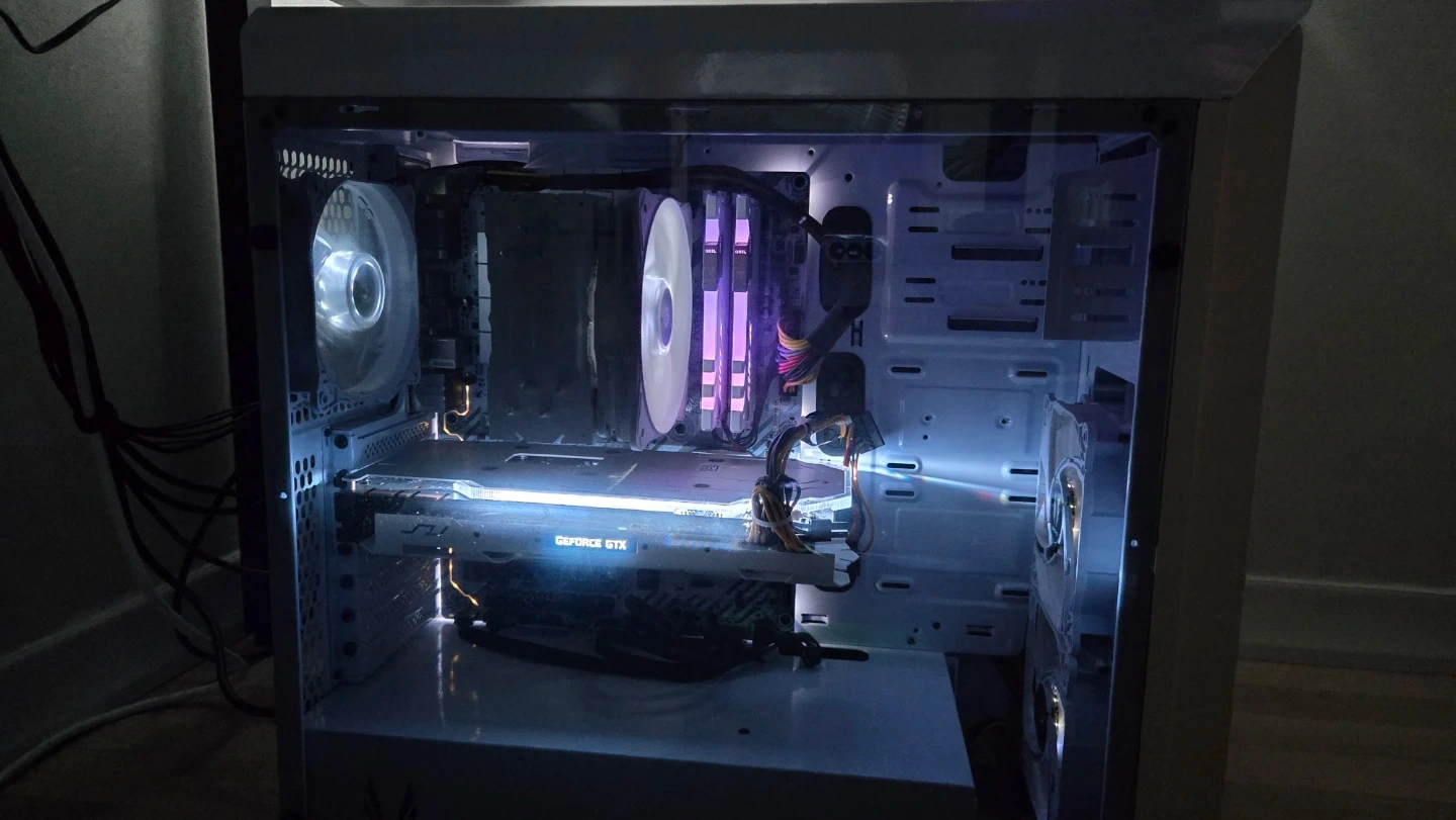 고사양 게이밍PC화이트 라이젠 1700 / GTX 1080