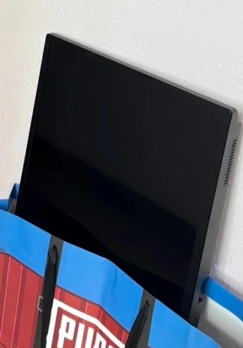 깔끔한 블랙 모니터 LG 32인치