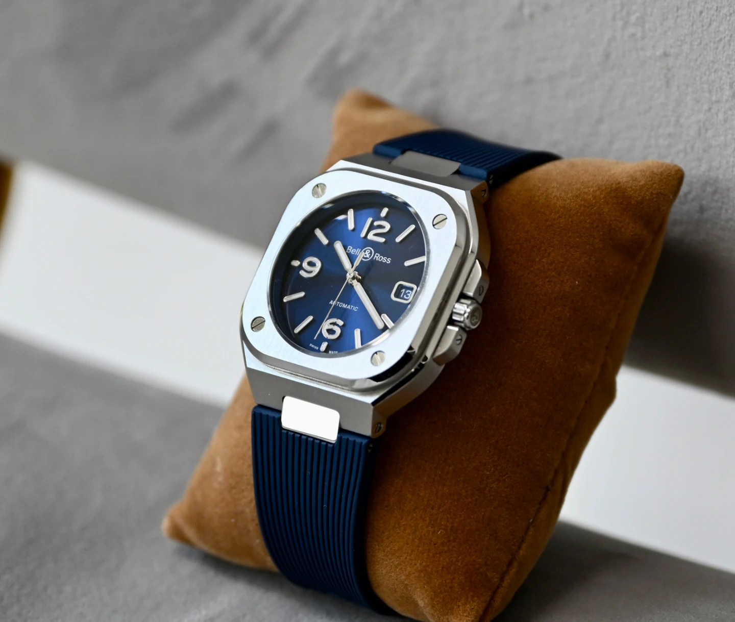 벨앤로스 BR05 블루 스틸과 러버밴드 40mm 시계